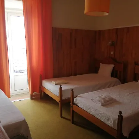 Caravela Hostel *
